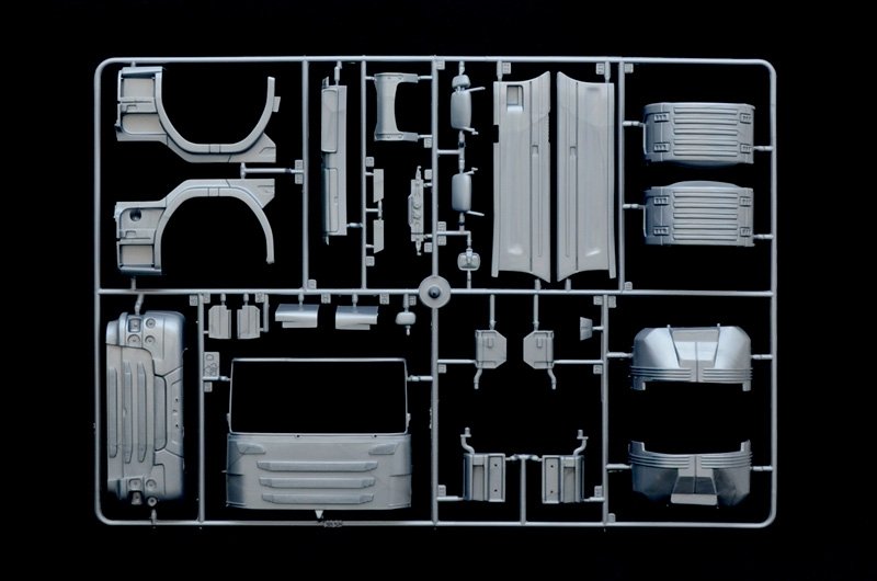 Italeri 3906 SCANIA R730 V8 STREAMLINE SILVER GRIFFIN – zdjęcie 10