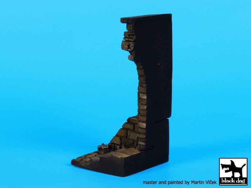 Black Dog D35072 Ruined entrance with stairs base 1/35 – image 2