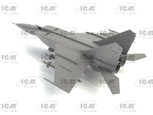 ICM 72177 MiG-25PD Soviet Interceptor Fighter 1/72 – image 4
