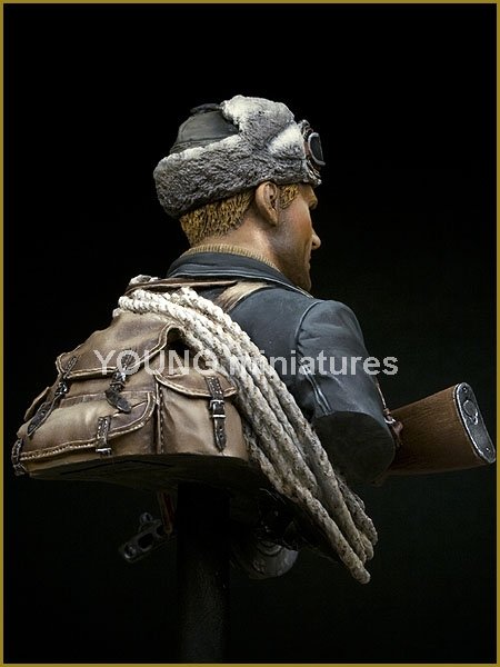 Young Miniatures YM1827 SOVIET MOUNTAINEER OFFICER 1942 1/10 – image 5