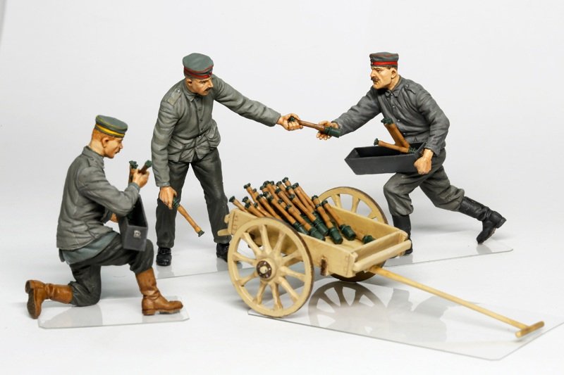 Copper State Models F32-006 German aerodrome personnel ordnance team with cart 1/32 – zdjęcie 3