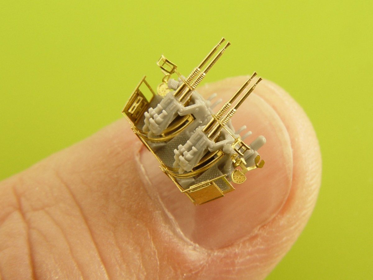 Master SM-350-093 USN 40 mm/56 Bofors quadruple mount ver.1 / with Mk-51 director - (resin, PE and turned parts) - (6pcs) 1/350 – image 2