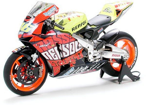 Tamiya 14097 Repsol Honda RC 211V 03 1/12 – zdjęcie 3