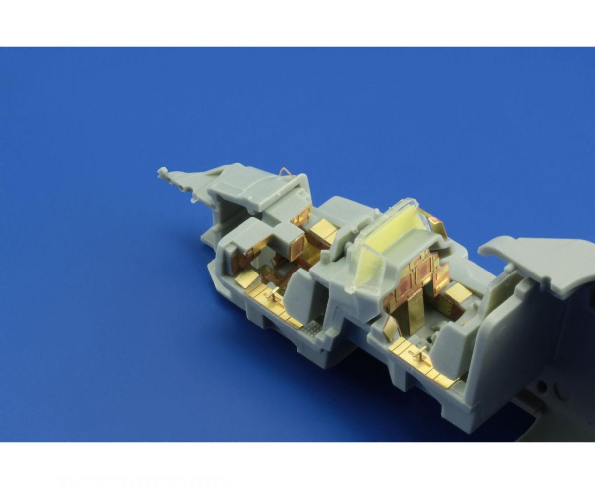 Eduard SS546 AH-64D Block II interior ACADEMY 1/72 – image 3