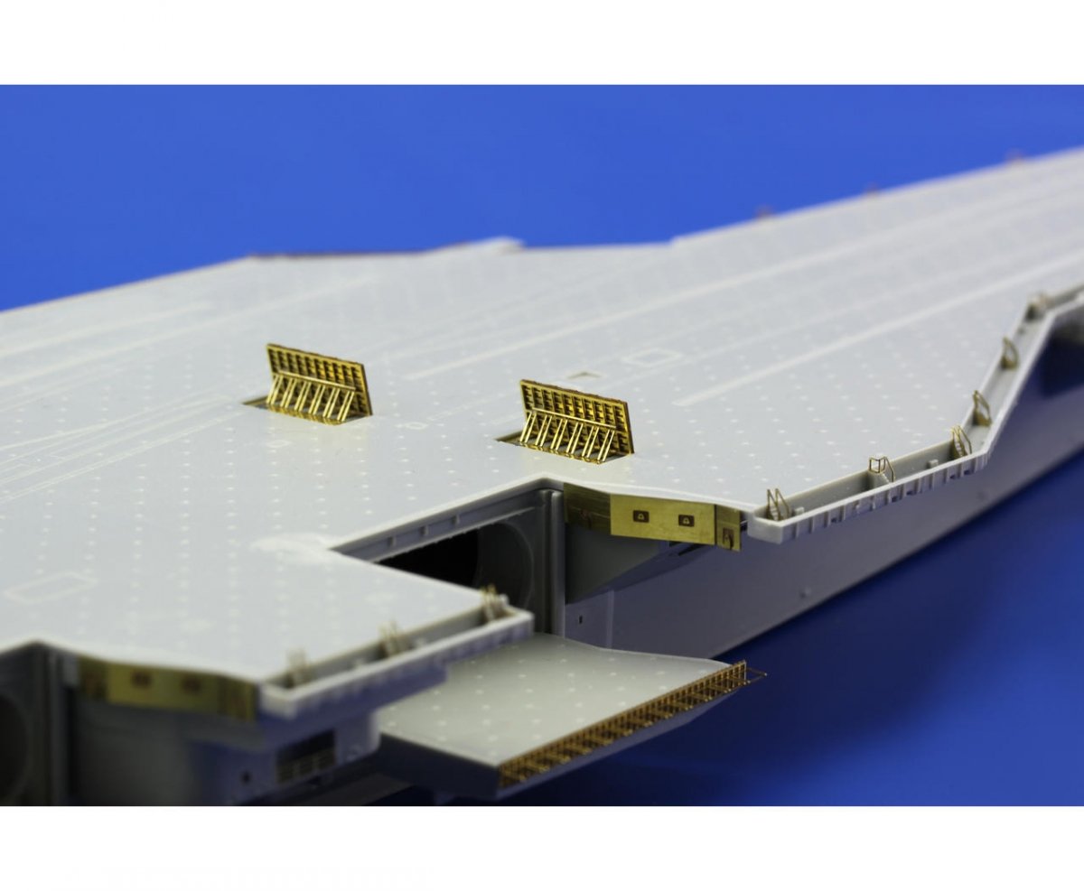 Eduard 17029 USS Nimitz CVN-68 TRUMPETER 1/700 – zdjęcie 8