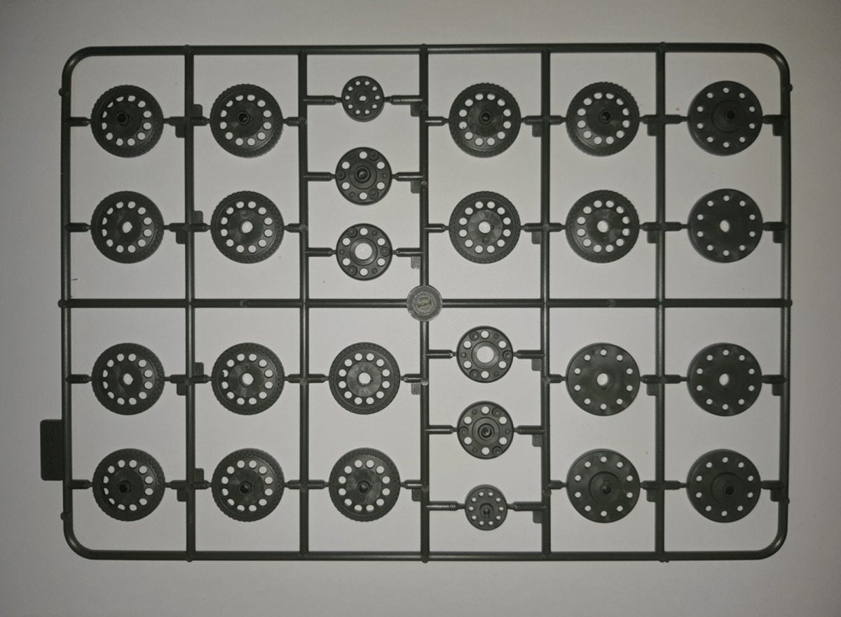 ICM 35370 Pz.Kpfw. 747 T-34 (r), WWII German Medium Tank 1/35 – zdjęcie 7