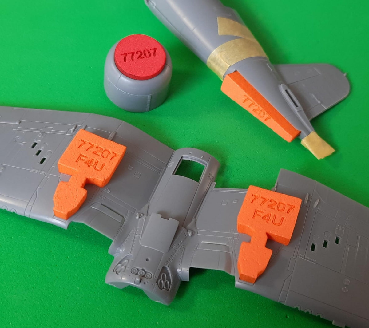 Omask 77207 F4U Corsair wheel bay plugs (for Tamiya) 1/72 – zdjęcie 2