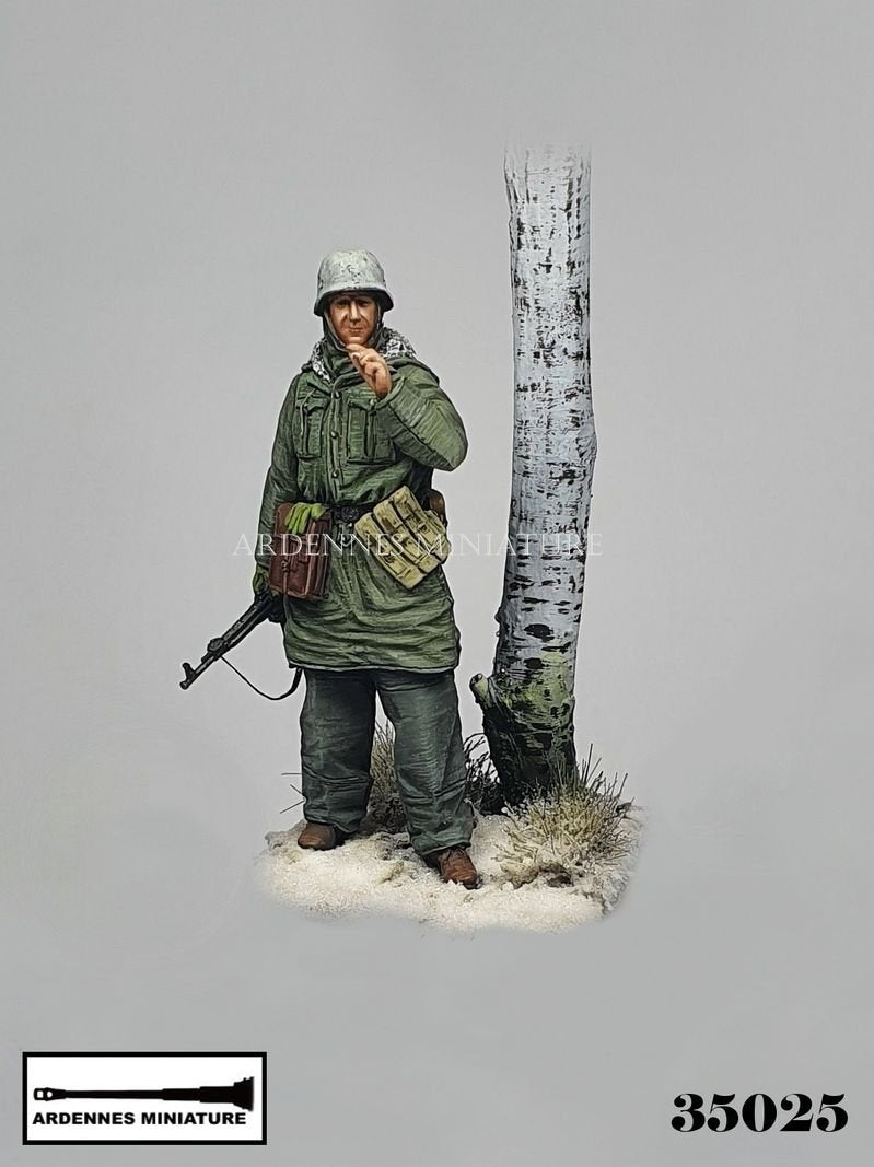 Ardennes Miniature 35025 GERMAN SOLDIER 1944-1945 1/35 – zdjęcie 2