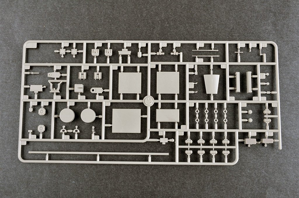 Trumpeter 03620 Chinese Navy Type 055 guided missile destroyer 1/200 – image 8