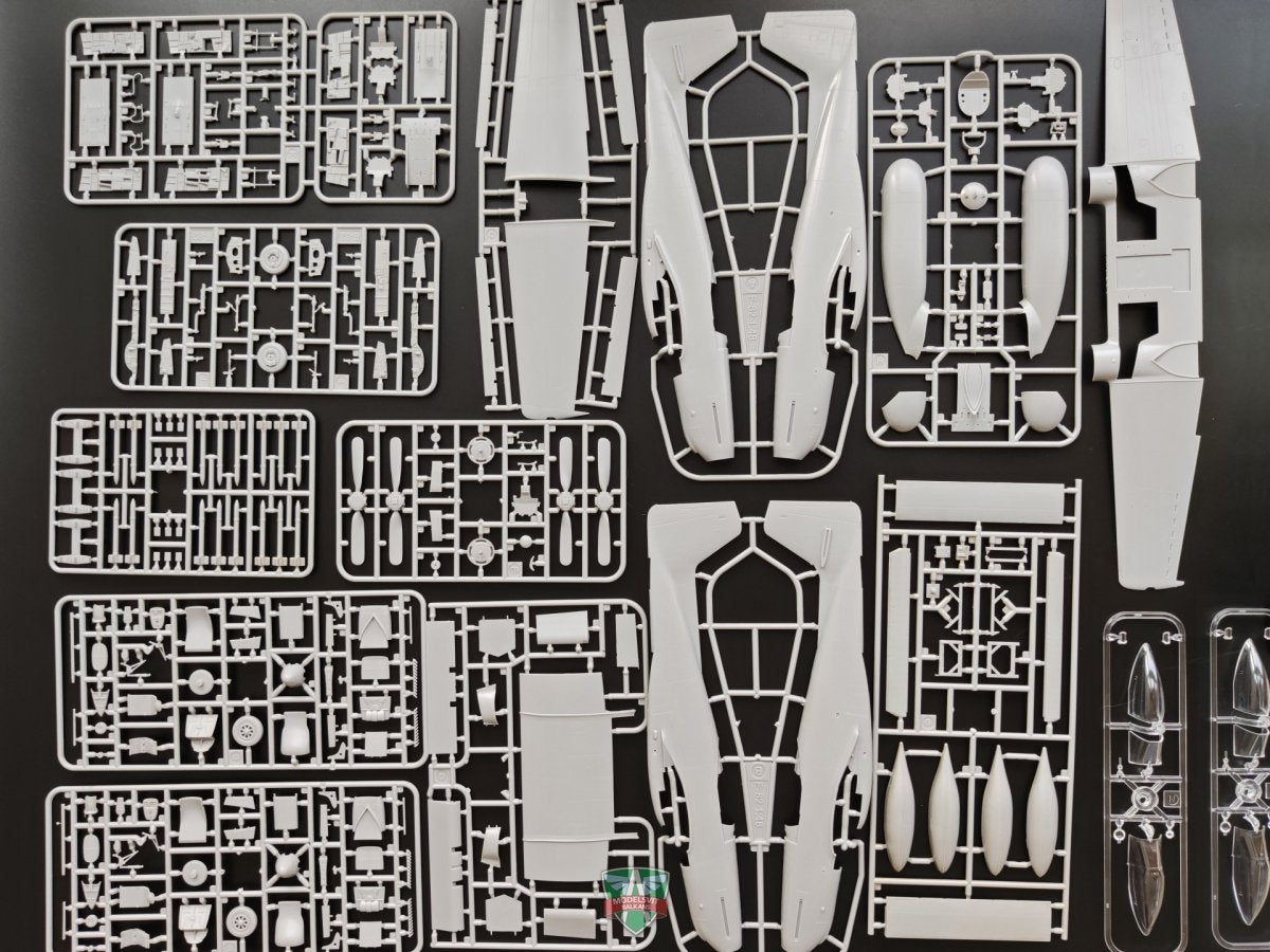 Modelsvit 4818 F-82F/G Twin Mustang 1/48 – image 5