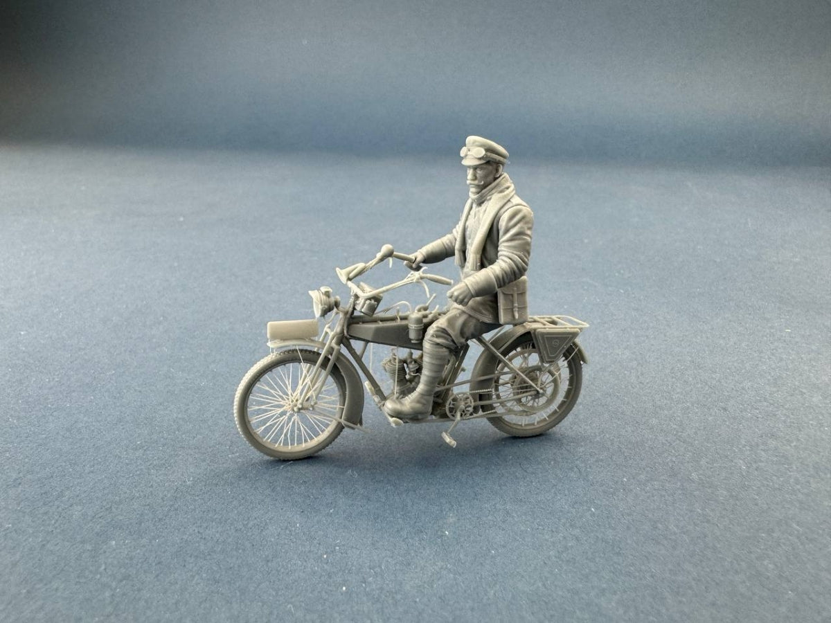Copper State Models F35-056 German dispatch rider Standing with a motorcycle ( Motorcycle not included) 1/35 – zdjęcie 3