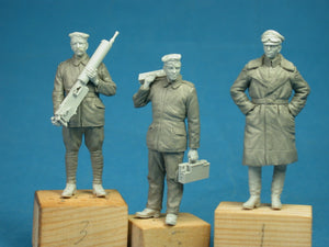 Copper State Models F35-040 German armored car crewman with ammunition 1/35 – image 2