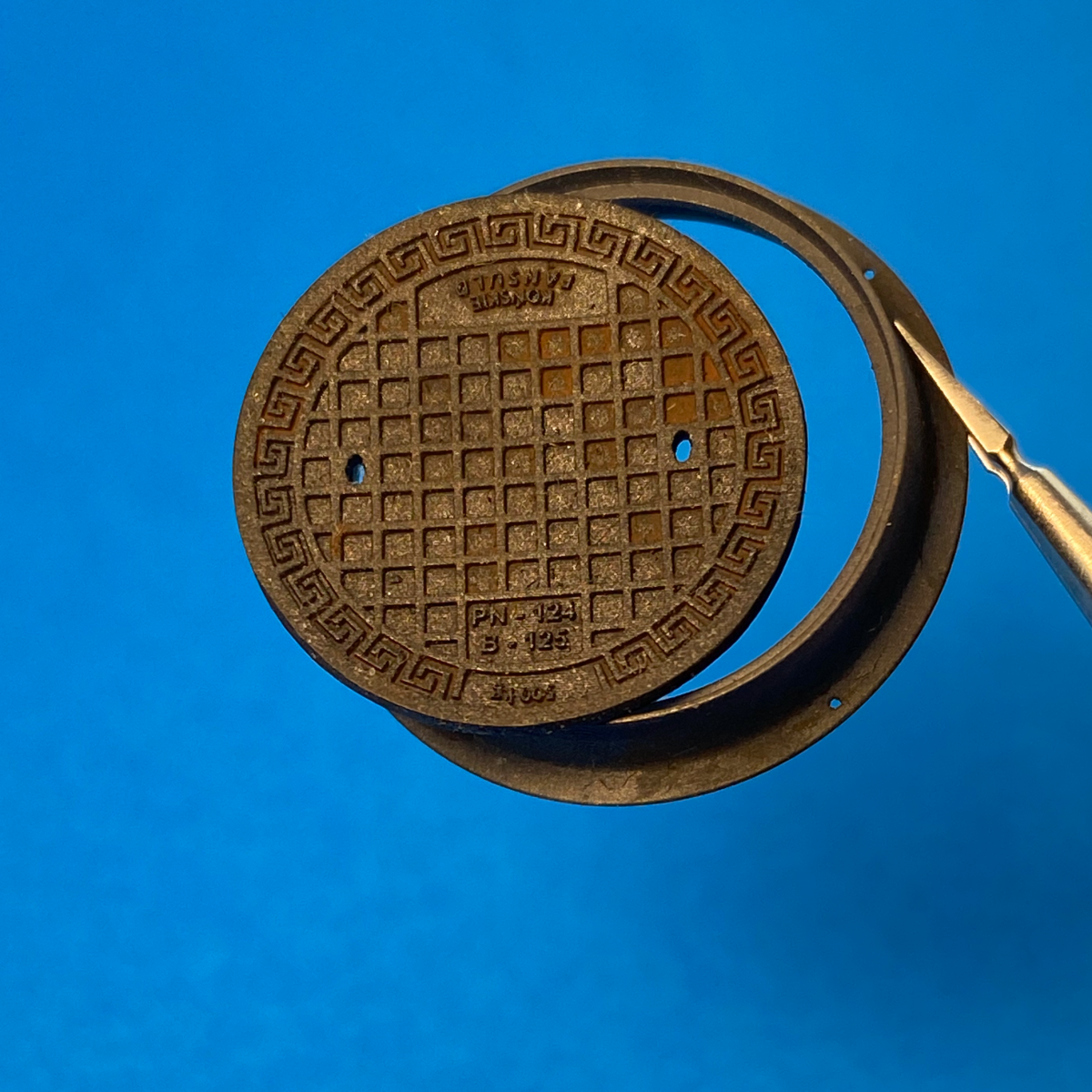 Point of no Return 3523036 Żeliwny właz kanalizacyjny / Cast iron sewer manhole 1/35 – zdjęcie 6