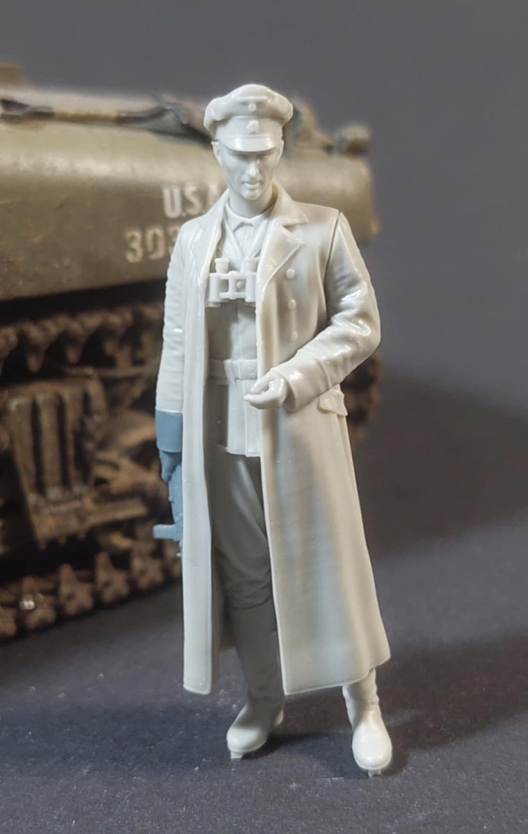 Panzer Art FI35-229 Waffen-SS officer in long coat Normandy 1/35