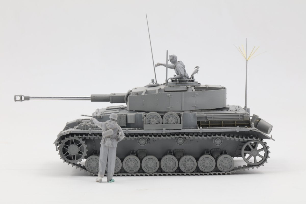 Border Model BT-006 Pz.Beob.Wg. IV Ausf. J w/Commander&amp;amp;Infantry 1/35 – zdjęcie 2