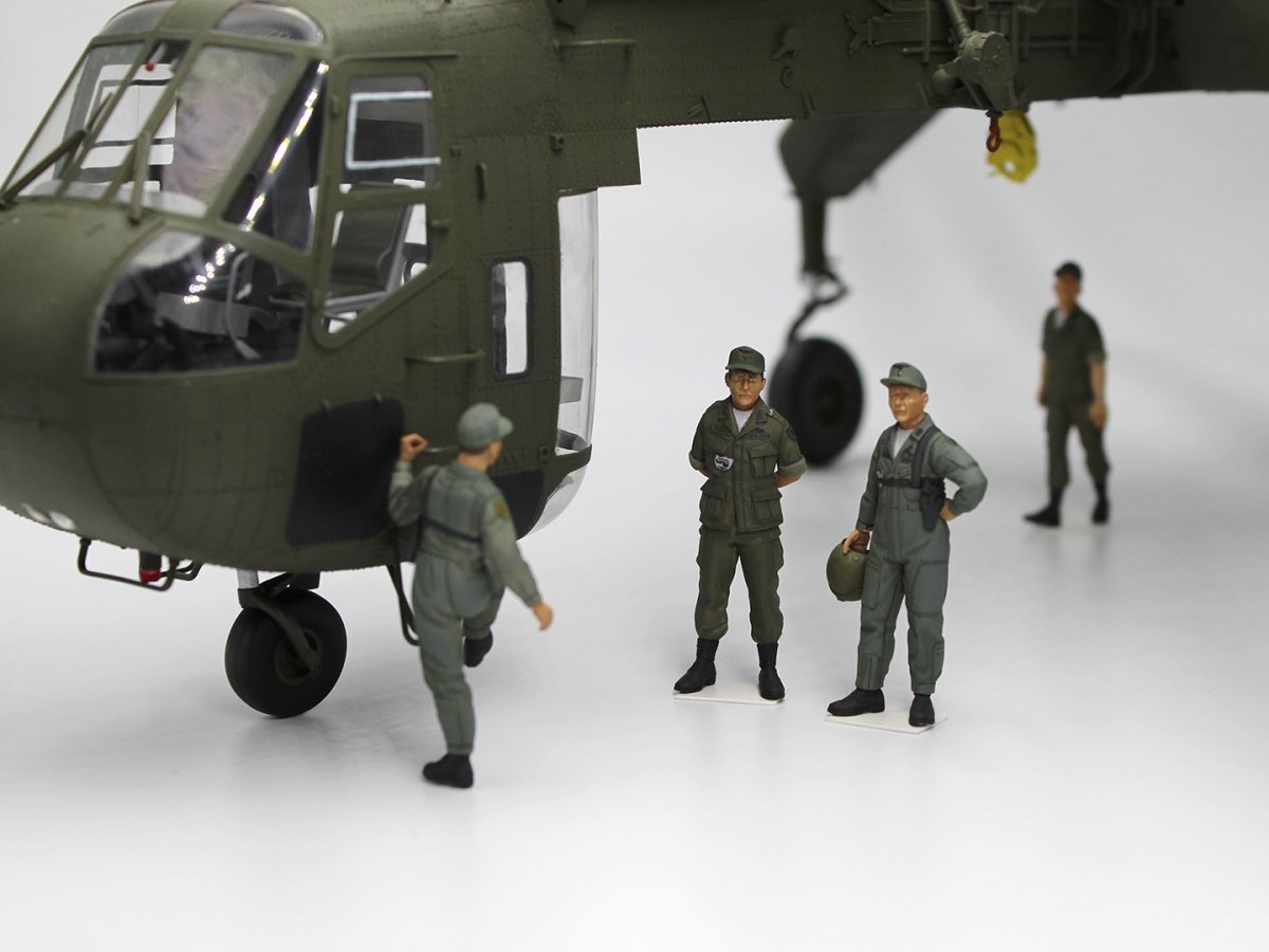ICM 53101 US Helicopter Pilots (1960s-1970s) 1/35 – image 11