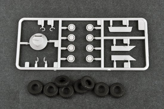 Trumpeter 07137 Russian BTR-70 APC early version 1/72 – image 5