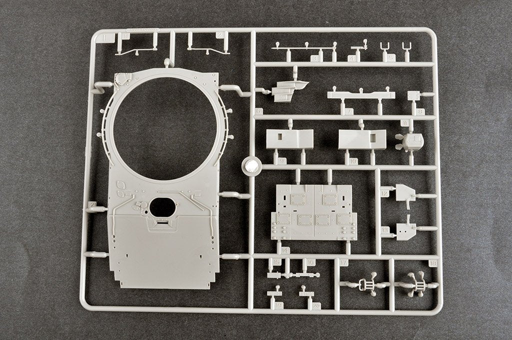 Trumpeter 09610 Russian T-72B3 with 4S24 Soft Case ERA &amp;amp; Grating Armour 1/35 – zdjęcie 8