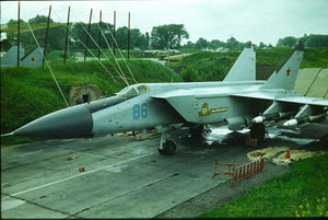Uschi 3034 Scenic display: Russian PAG-Type Taxiway and Tarmac, Rectangular, BLAST WALL EDITION 1/72 – image 6