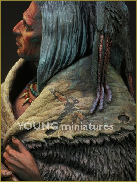 Young Miniatures YH1821 Blackfoot Raven Bearer 1/10 – image 10