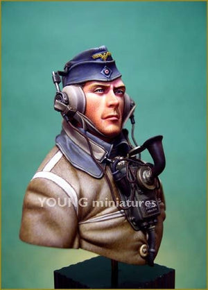 Young Miniatures YM1803-R German S-Boot crew 1/10 – image 3