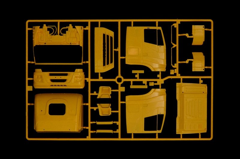 Italeri 3898 IVECO STRALIS YELLOW DEVIL 1/24 – zdjęcie 11