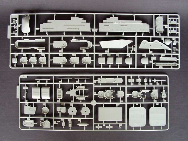 Trumpeter 05604 Porte-avions américain CV-13 Franklin 1944 (1/350) – image 8