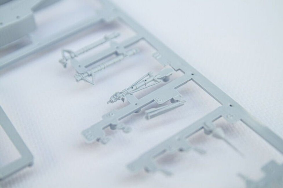 Heller 56371 Starter Set - SU-27 UB/P Ukraine 1/72 – image 8
