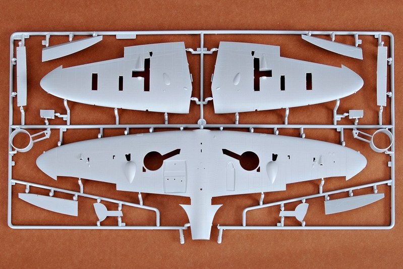 Trumpeter 02413 Spitfire MK.VI 1/24 – image 13