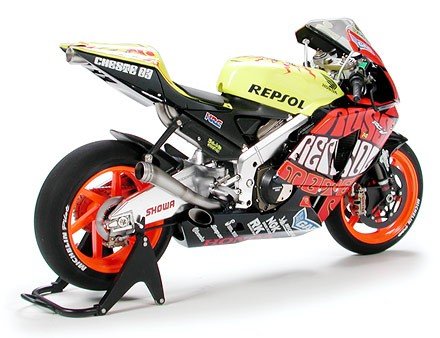 Tamiya 14097 Repsol Honda RC 211V 03 1/12 – zdjęcie 2