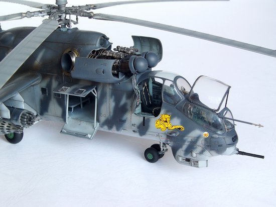 Trumpeter 05103 Mil Mi-24V Hind-E Helicopter – zdjęcie 3