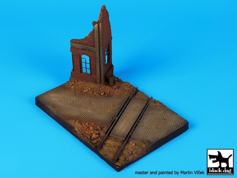 Black Dog D72018 Ruined house with railway crossing base 1/72 – zdjęcie 4