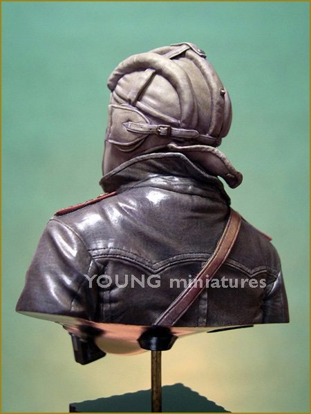 Young Miniatures YM1823 SOVIET TANK COMMANDER 1944 1/10 – image 8
