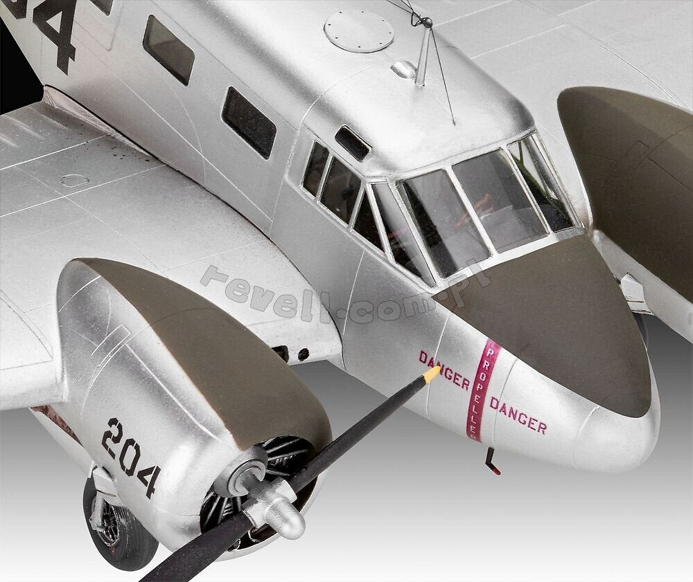 Revell 03811 Beechcraft Model 18 1/48 – image 5