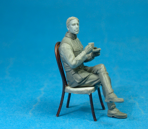 Copper State Models F32-050 French airman coffee with croissant 1/32 – zdjęcie 2
