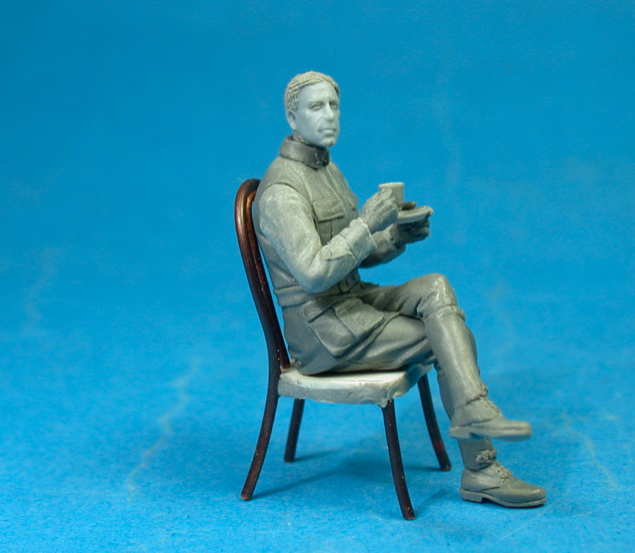 Copper State Models F32-050 French airman coffee with croissant 1/32 – zdjęcie 2