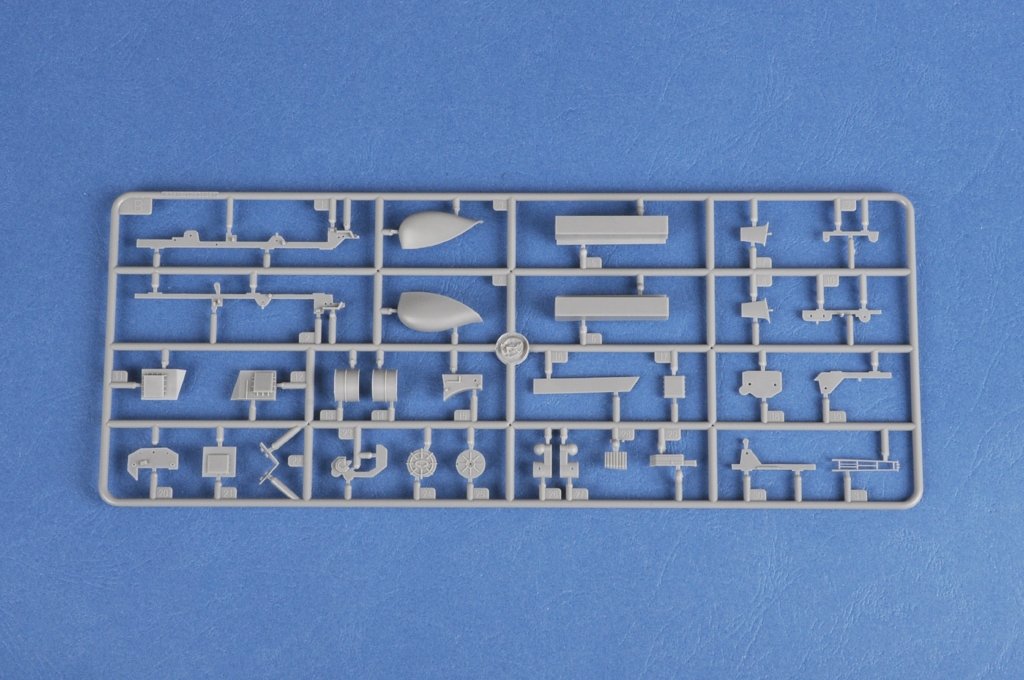 Hobby Boss 83416 Soviet Aircraft Carrier Baku 1/700 – image 6