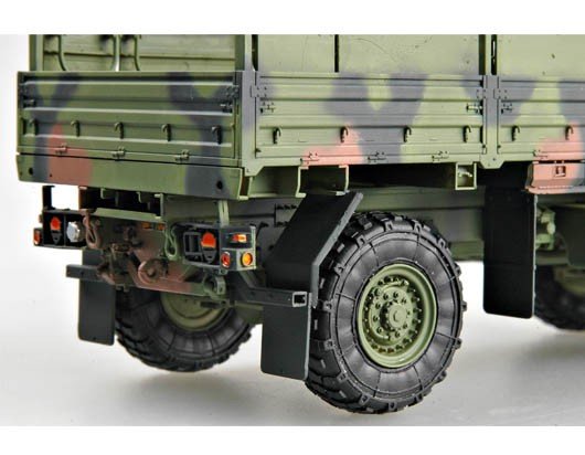 Trumpeter 01004 M1078 Light Medium Tactical Vehicle (LMTV) Standard Cargo Tru 1/35 – image 6