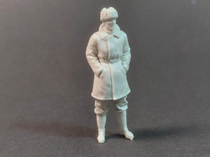Panzer Art FI35-181 German tank officer in winter coat No.1 1/35