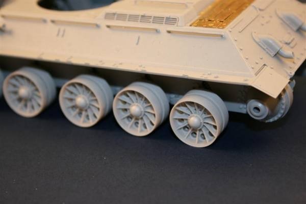 Panzer Art RE35-087 Burn out late “Spider” wheels for T-34/T-54 tanks 1/35 – image 3