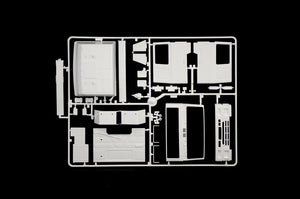 Italeri 3945 VOLVO F16 Globetrotter Canvas Truck with elevator 1/24 – image 12