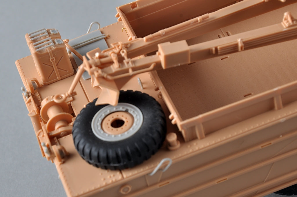 I Love Kit 63540 GMC DUKW-353 with 105mm Howitzer 1/35 – immagine 7