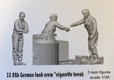 Glowel Miniatures 35026 German tank crew. "Cigarette break" 1/35