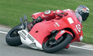 Italeri 4502 YAMAHA YZR500 2001 1/6 – image 2