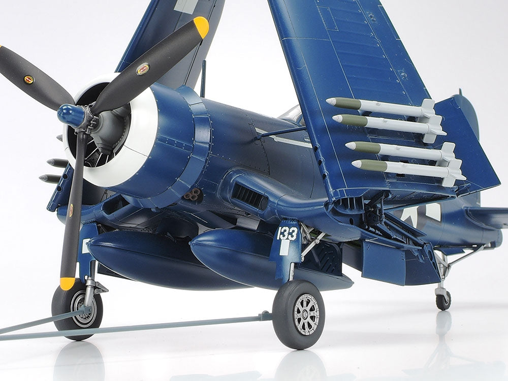 Tamiya 61085 F4U-1D Corsair w/ Moto-Tug 1/48 – Bild 5