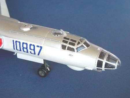 Trumpeter 01612 Tu-16K-26 G/Chinese H-6 1/72 – image 6