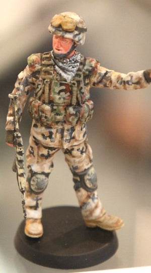 ToRo Model 35F102 PKW Afganistan - Jeden z Rosomaka / Polish Army in Afghanistan - Rosomak crewman one figurine with decals 1/35 – zdjęcie 3