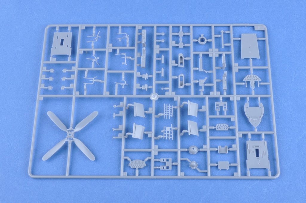 Hobby Boss 80392 F4U-7 Corsair 1/48 – zdjęcie 9