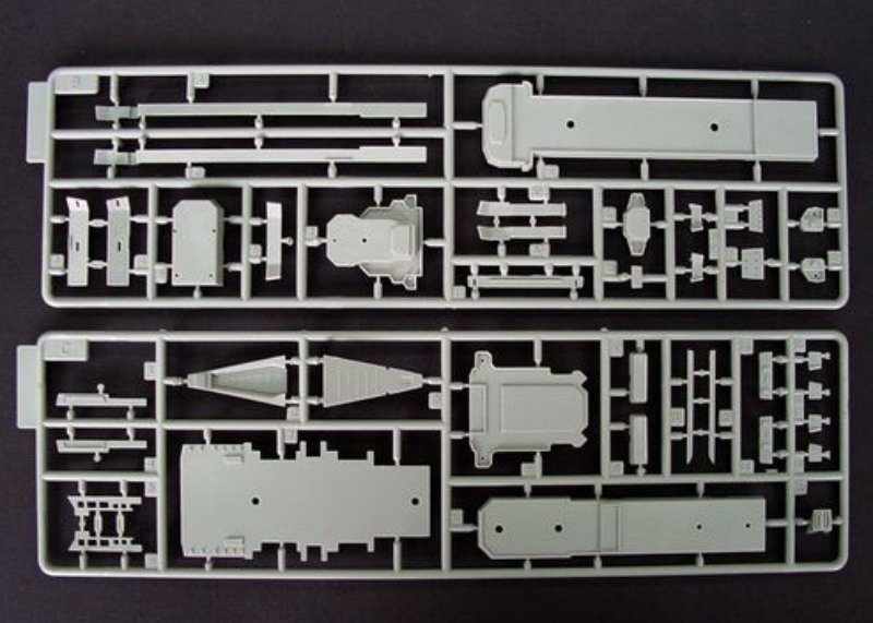 Trumpeter 05710 USSR Navy P. Velikiy Battle Cruiser 1/700 – image 5