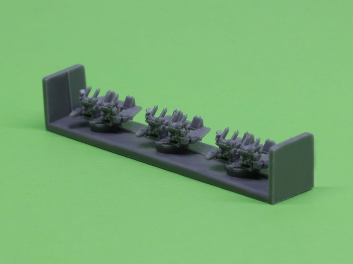 Master SM-350-093 USN 40 mm/56 Bofors quadruple mount ver.1 / with Mk-51 director - (resin, PE and turned parts) - (6pcs) 1/350 – image 3